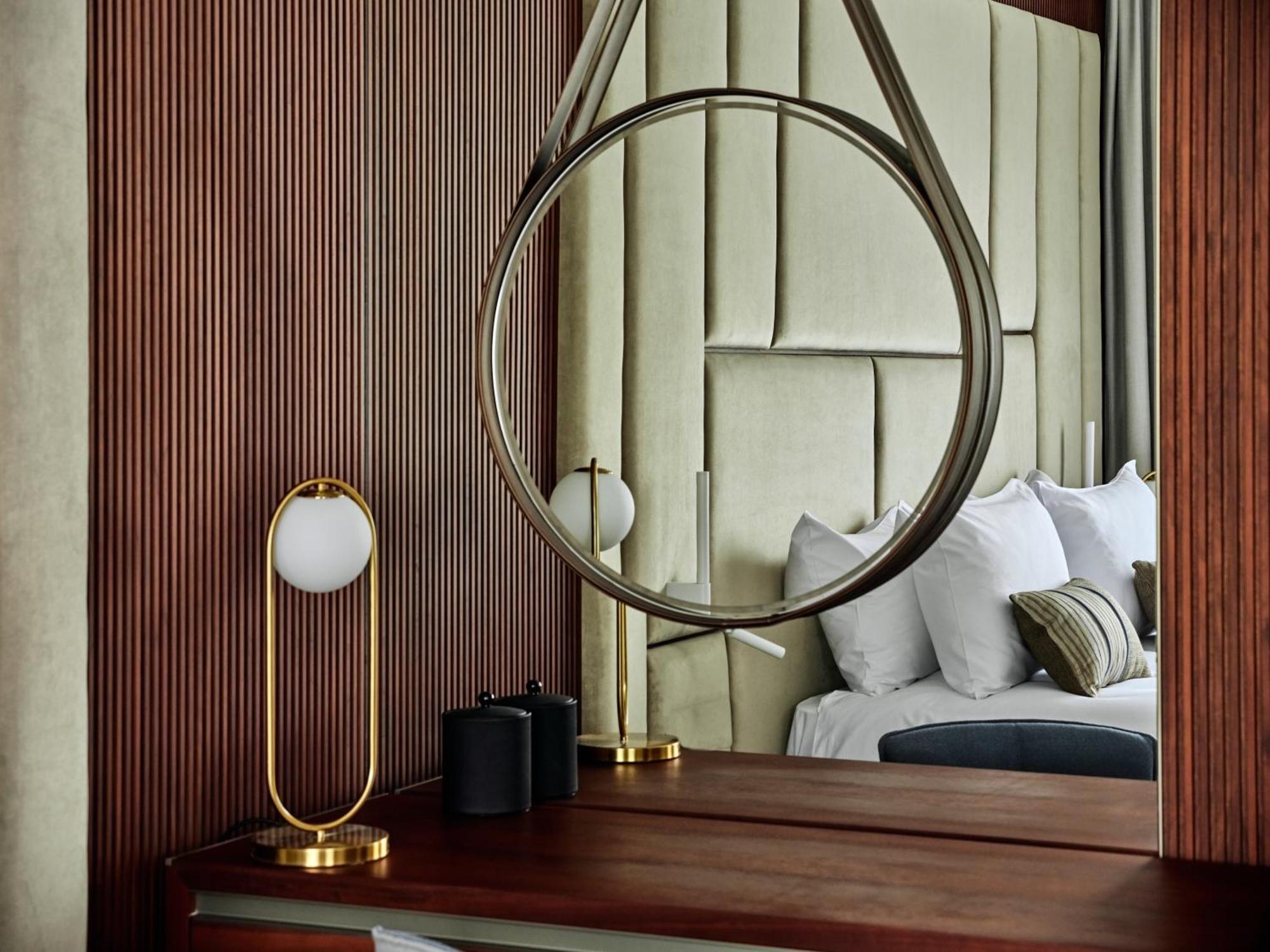 Verte, Warsaw, Autograph Collection