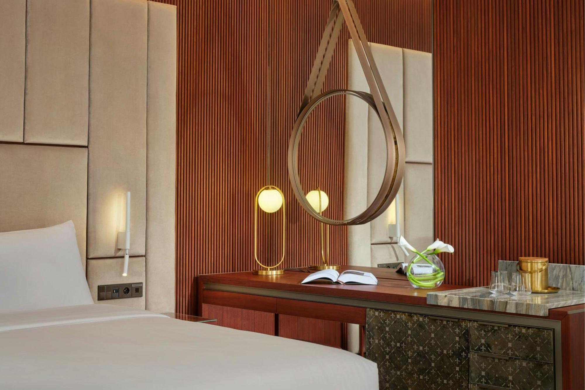 Verte, Warsaw, Autograph Collection 5*